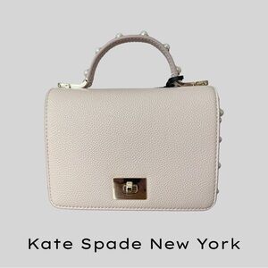 KATE SPADE NEW YORK MAISIE SERRANO PEARL CONVERTIBLE CROSSBODY BAG IN WARM BEIGE